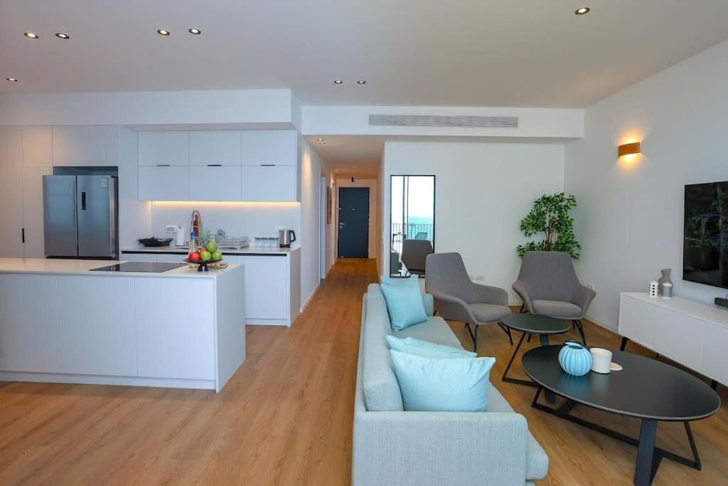 Luxury 2bd 214 Apartment